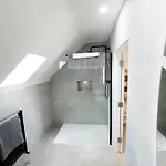 Modern, Luxurious And Super Comfy In Holiday home *