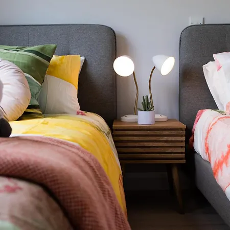 Modern, Luxurious And Super Comfy In 班多伦